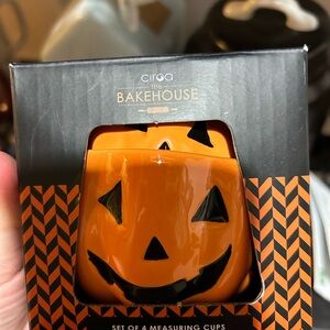 Circa The Bakehouse Pumpkin Measuring Cups